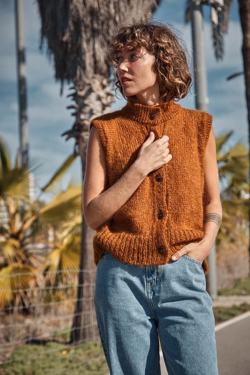 FRIDA Sleeveless Cardigan in Mohair and Silk - Amber