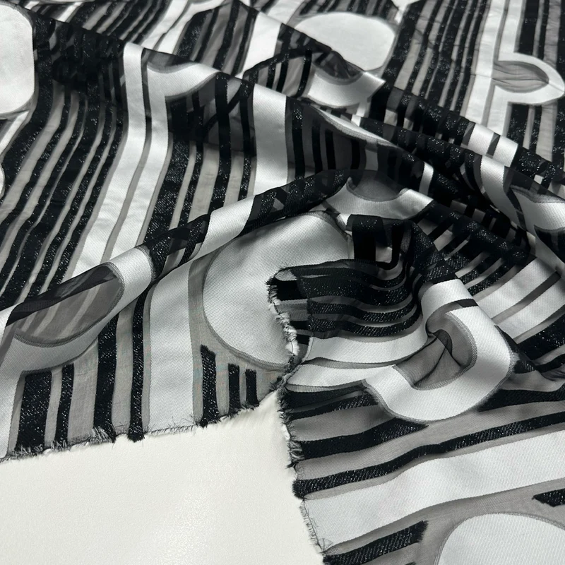 Tissu lancé-découpé, Soie - Tissé Métallisé, Spacer