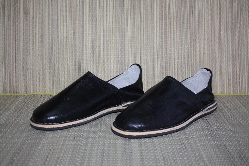 Babouches CUIR Noir avec Talons - Fabrication Marocaine 100% FAIT MAIN - Homme & Femme - Du 38 au 45 -
