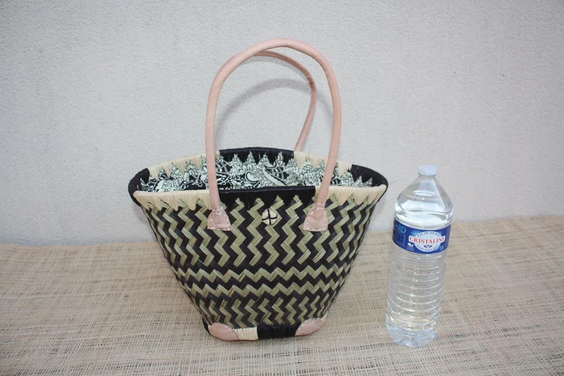 Panier Rond Wax Africain Noir & Naturel – Sac Cabas Bohème en Fibres Naturelles – Panier Marché Plage avec Anses Cuir – Fait Main Madagascar