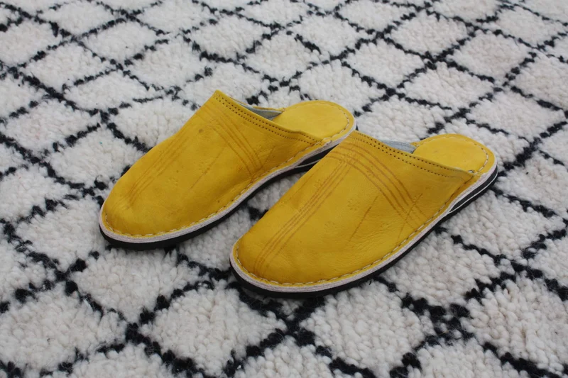 SUPERBE BABOUCHES Cuir JAUNE - Fabrication Marocaine 100% Artisanale - Homme & Femme - Du 35 au 45 -
