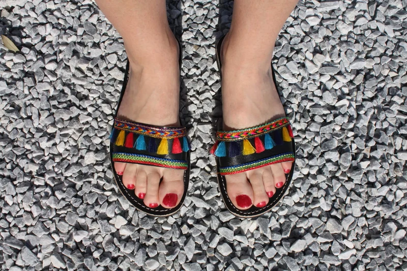 Sandales Cuir Noir - Été Femme - Lanières & Pompons - Confort Tong - Du 35 au 43 -