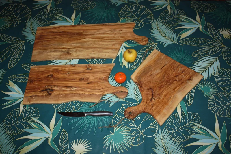 Planche à découper avec manche en BOIS d'OLIVIER - Plateau à Fromage, planchette apéro, dessous de plat ...