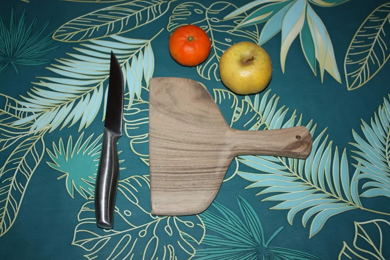 Planche à découper ARTISANALE en BOIS de NOYER - Plateau à Fromage, planchette apéro, dessous de plat ...