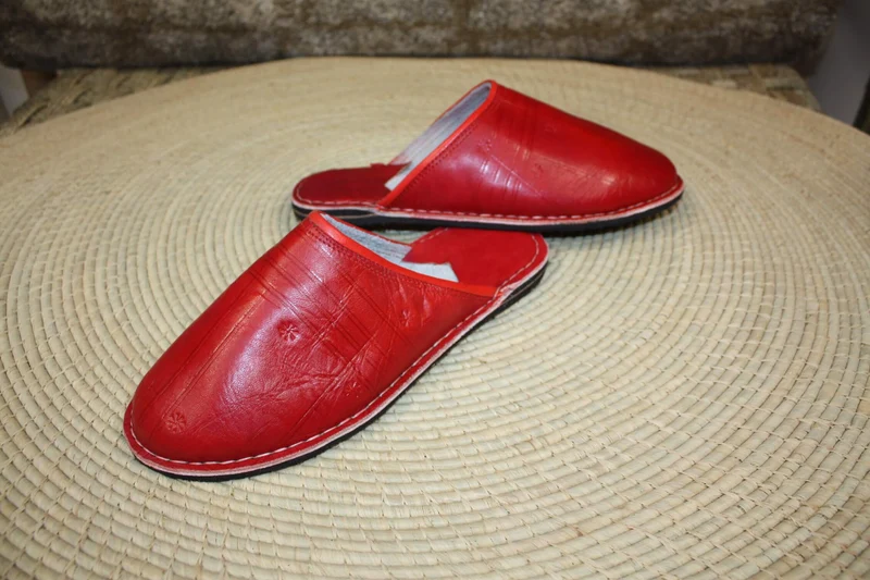 BABOUCHES en CUIR Rouge Ecarlate - Fabrication Berbères 100% ARTISANALE - Homme & Femme - Du 35 au 46 !