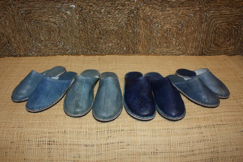Babouches en cuir, chaussons en cuir, mules en cuir - BLEU - confortables, facile à enfiler, artisanales - Homme & Femme - Du 36 au 45 !