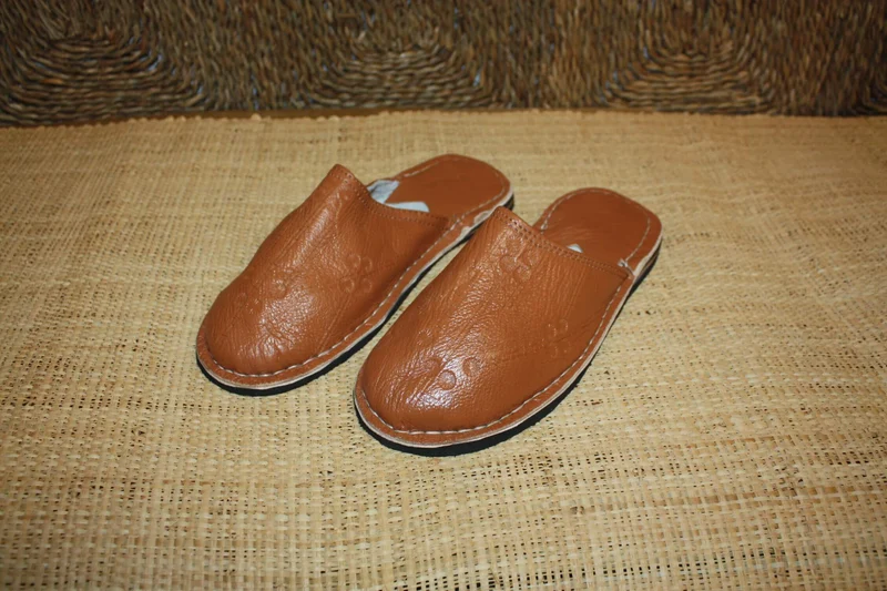 Babouches en cuir, chaussons en cuir, mules en cuir - confortables, facile à enfiler, artisanales - Homme & Femme - Du 36 au 45 !