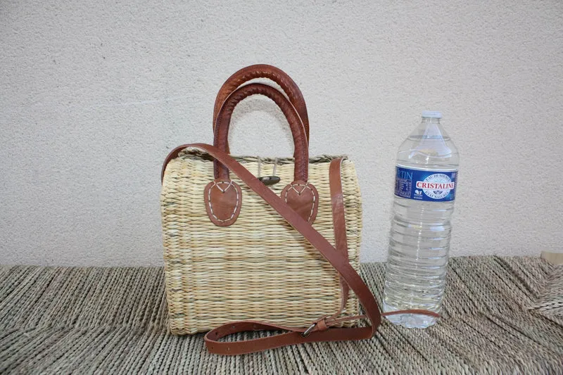 Panier tressé fermé bouton bois - Sac à main bandoulière / Cabas à courses chic : Choisissez celui qui vous convient ! CRÉATION UNIQUE