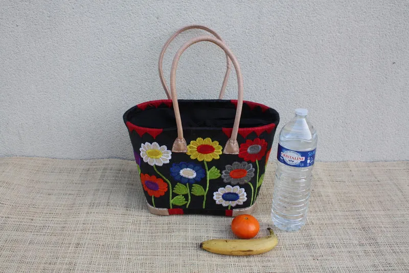 Panier brodé fleurs fait main – Cabas raphia artisanal avec pochon NOIR – Sac bohème marché plage anses cuir (3 tailles)
