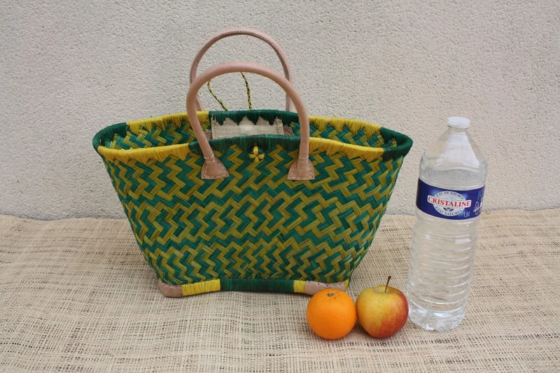 Panier osier vert & jaune – Sac plage cabas marché artisanal Madagascar, rotin tressé main, anses cuir (3 tailles)