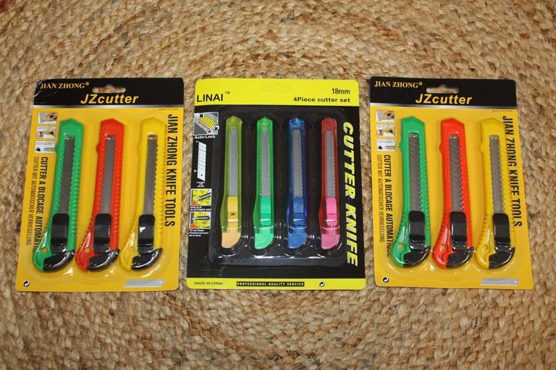 Lot de 10 cutters lames cran d'arrêt - Qualité - Promo PAS CHER -