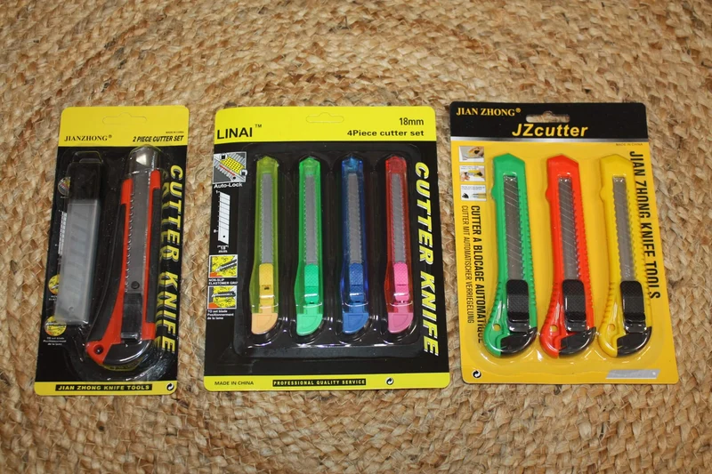 Lot de 8 cutters lames cran d'arrêt - Qualité - Promo PAS CHER -
