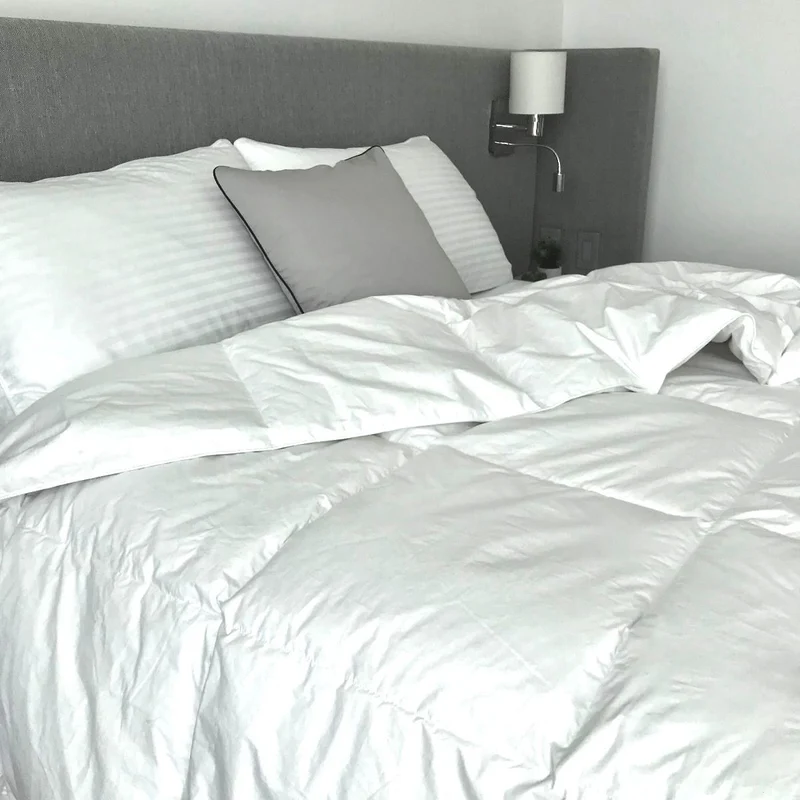 Couette Doux confort en duvet de canard blanc canadien - légère