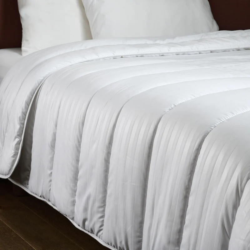 Couette Microfibre 4 Saisons Blanc des Prés - Microfibre 300 g/m²