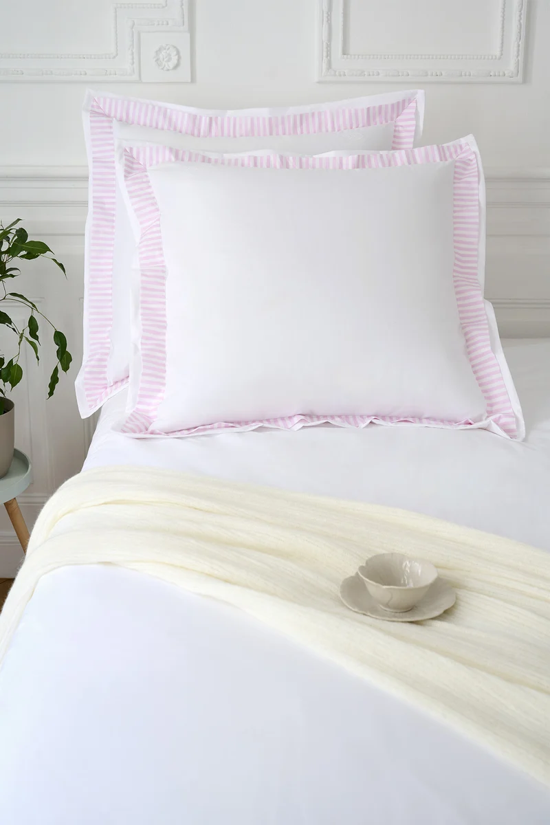 Lot de taies d'oreillers carrées en coton blanc à bordure rose rayée