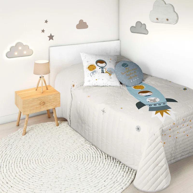 COLCHA BOUTI REVERSIBLE ESTAMPADA INFANTIL VIAJE ESPACIAL 100% ALGODÓN