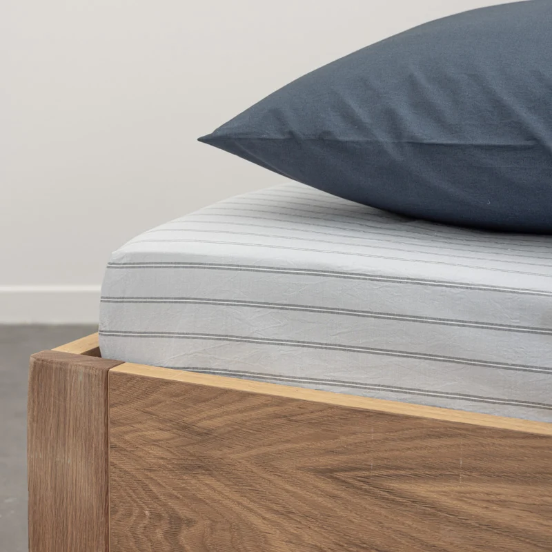 Drap housse en percale de coton lavé 300 fils • Rayures Bleues grises